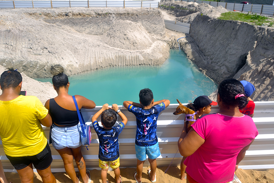 PREFEITO TAVEIRA ESTUDA TRANSFORMAR BURACO AZUL EM UM PONTO TURÍSTICO.