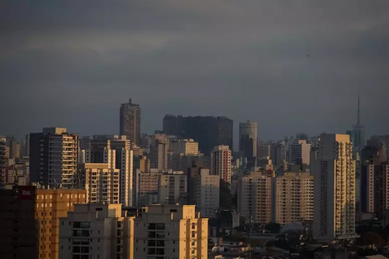 Moradores de São Paulo relatam de tremor de terra e deixam prédios